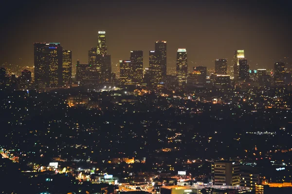 LOS ANGELES, CA - CIRCA 2011 : vue aérienne du centre-ville de Los Angeles la nuit, CA, USA vers l "été 2011 . — Photo