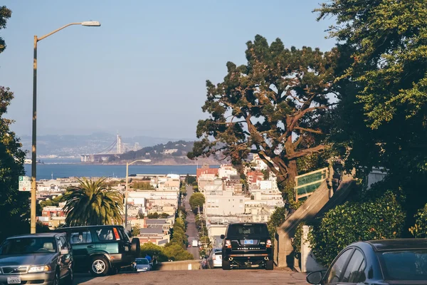 SAN FRANCISCO, CA - CIRCA 2011: hilly area in downtown of San Francisco on a sunny day, CA, USA circa summer 2011. — Stock Photo, Image