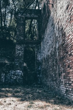 Shasta, Ca - 2011 yaklaşık: tuğla duvarlar Shasta State Historic Park, Redding, Kuzey Kaliforniya, ABD yaklaşık Yaz 2011.