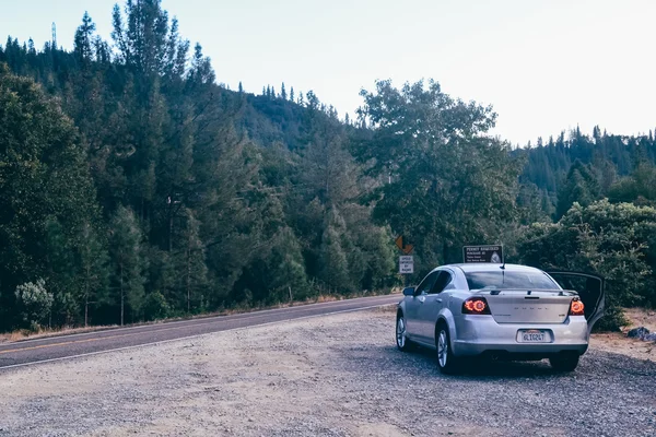 NORTHERN CALIFORNIA, USA - CIRCA 2011: road in the mountains in Northern California, USA circa summer 2011. — Stock Photo, Image