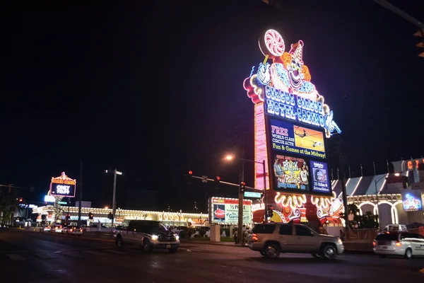 Las Vegas - Circa 2011: enorme Circus Circus Hotel & Casino Las Vegas Strip inloggen circa zomer 2011 tijde nacht in Las Vegas, Nevada, Usa. — Stockfoto