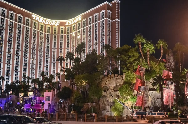 Las Vegas - Circa 2011: Treasure Island Hotell på Las Vegas Strip nattetid circa sommaren 2011 i Las Vegas, Nevada, Usa. — Stockfoto