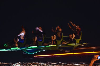 Las Vegas - 2011 yaklaşık: aşırı sürmek stratosfer Casino, otel ve kule üstündeki Las Vegas Strip üzerinde gece zaman yaz 2011 yaklaşık Las Vegas, Nevada, ABD.