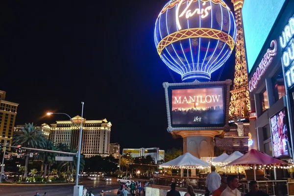 Las Vegas - Circa 2011: hotel Paris på Las Vegas Strip nattetid circa sommaren 2011 i Las Vegas, Nevada, Usa. — Stockfoto