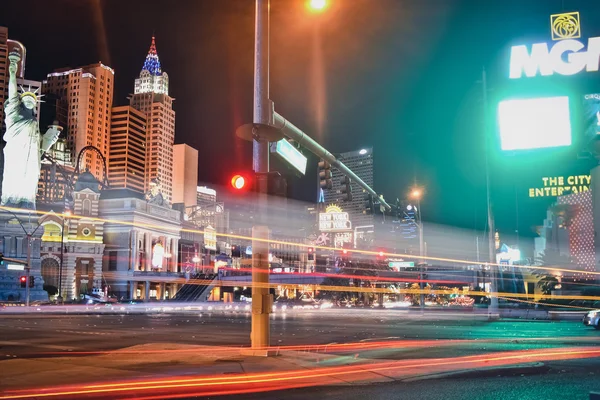 LAS VEGAS - CIRCA 2011: มุมมองของ Las Vegas Strip ในเวลากลางคืนประมาณฤดูร้อน 2011 ในลาสเวกัส, เนวาดา, สหรัฐอเมริกา . — ภาพถ่ายสต็อก