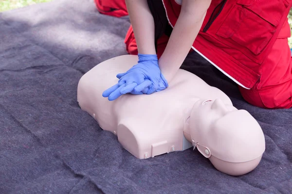 Resuscytacja krążeniowo-oddechowa - masaż serca Cpr.. — Zdjęcie stockowe