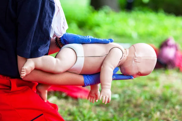 Baby Erste Hilfe Training Zum Ersticken — Stockfoto