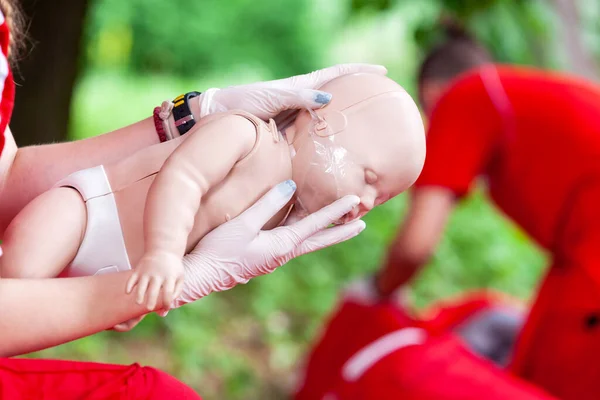 Bébé Réanimation Cardiopulmonaire Rcr Formation Premiers Soins Pour Étouffement — Photo