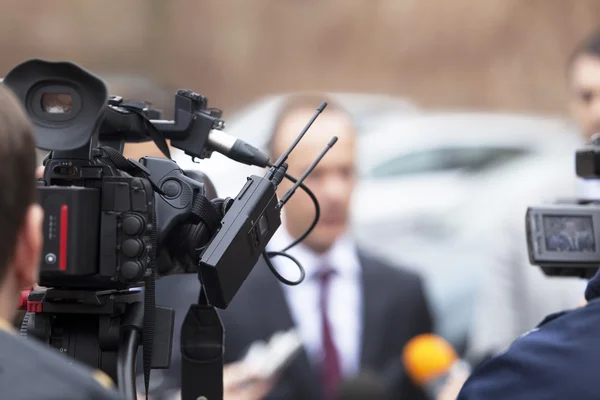 Die betrekking hebben op een gebeurtenis met een videocamera — Stockfoto