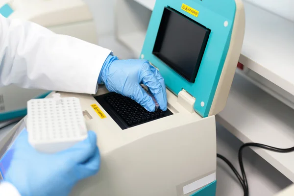 Loading test tubes with sampled DNA for PCR — Stock Photo, Image