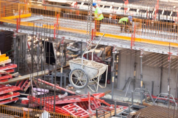 Actividades de construcción en una obra de construcción —  Fotos de Stock