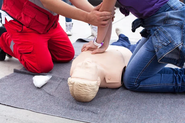 CPR. First aid training — Stock Photo, Image