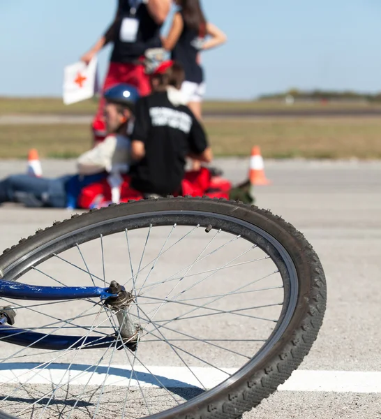 Acidente de bicicleta. Bicicleta queda lesão . — Fotografia de Stock