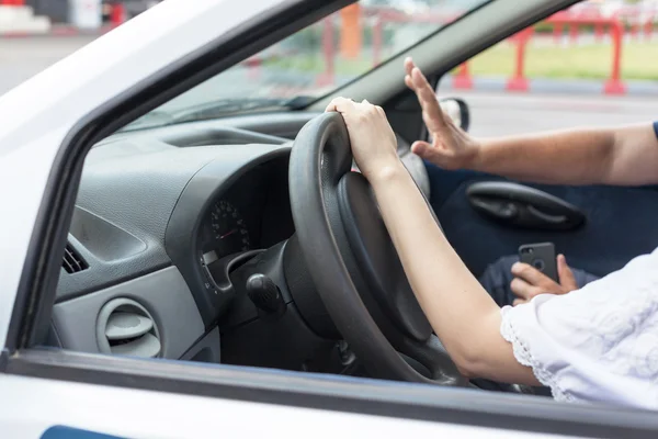 Escola de condução. Aprender a dirigir um carro . — Fotografia de Stock