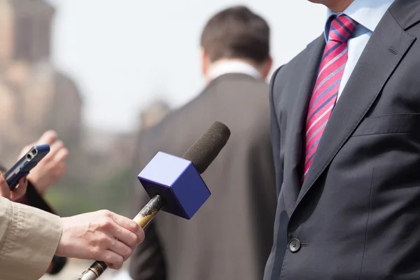 Entrevista de prensa. Periodismo — Foto de Stock