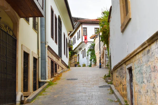 Turkish old streets. beautiful lovely stone city streets. — Stock Photo, Image