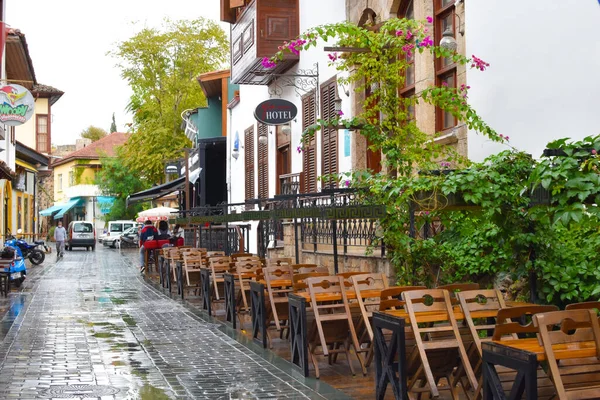 Turkish old streets. beautiful lovely stone city streets. — Stock Photo, Image