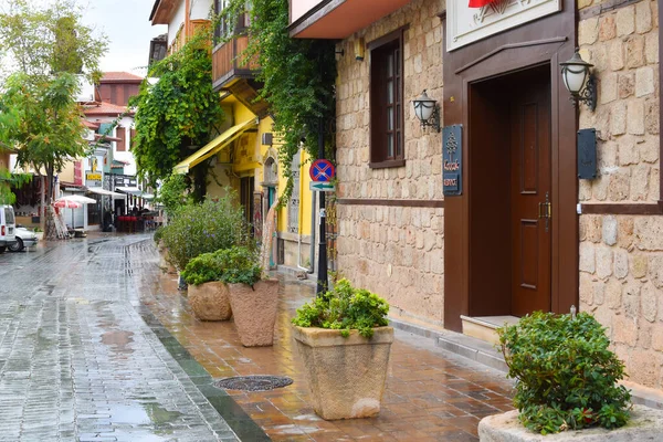 Turkish old streets. beautiful lovely stone city streets. — Stock Photo, Image
