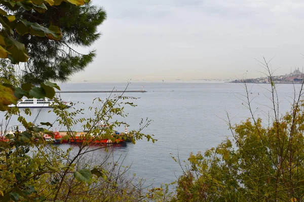 Istanbul. Krocan. Bosporus a Dardanely. vzdálené pobřeží. — Stock fotografie