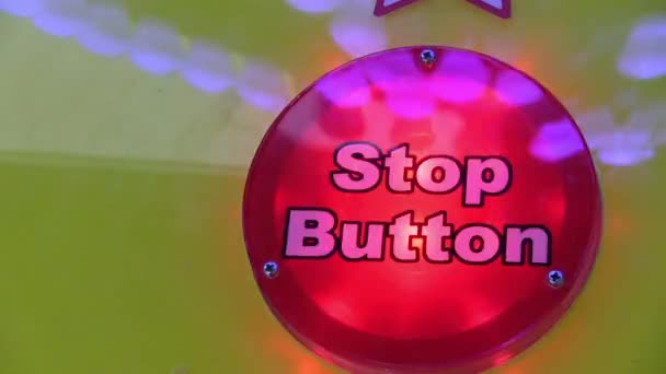 Мигающая красная кнопка остановки — стоковое видео