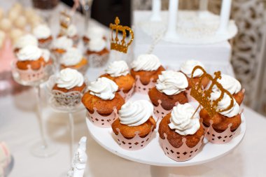 Kek Kek lezzetleri bir tatil tablo