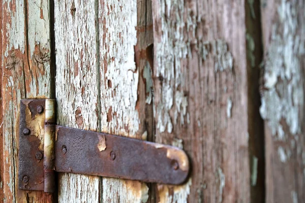 Dobradiça Ferro Enferrujado Uma Velha Porta Madeira Com Uma Pintura — Fotografia de Stock