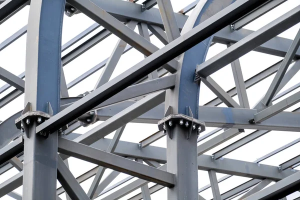 Row Stadium Roof Metal Supports Structure Industrial Steel Background People — Stock Photo, Image