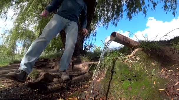 Man Tourist Dressed Blue Jeans Drinking Spring Water Pipe Washing — Stock Video