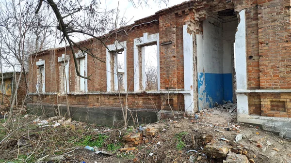 Abbandonato Distrutto Vecchia Casa Mattoni Una Città — Foto Stock