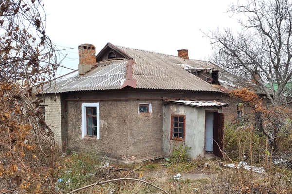 Abbandonato Distrutto Vecchia Casa Mattoni Una Campagna — Foto Stock