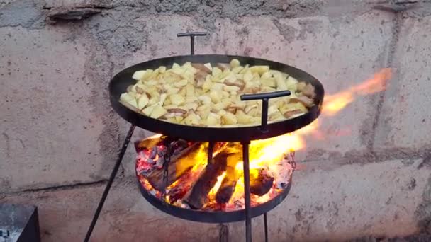 Pommes Terre Frites Dans Une Graisse Sur Une Énorme Casserole — Video