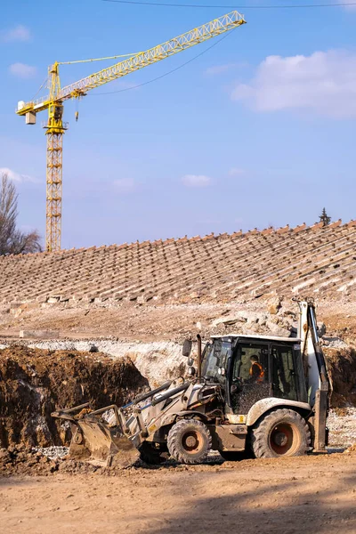 Tractor Crane Workig Construction New Stadium Máquinas Industriais Pesadas Constroem — Fotografia de Stock