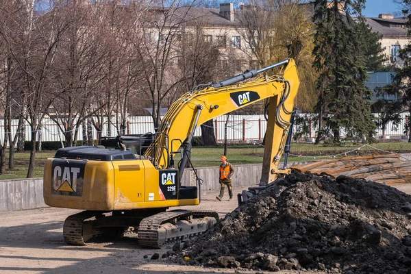 Excavadora Orugas Caterpillar Workig Reparación Urban Street Maquinaria Industrial Pesada —  Fotos de Stock