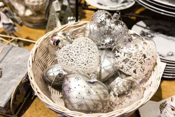 Ornements de Noël en verre sous la forme de cœurs — Photo