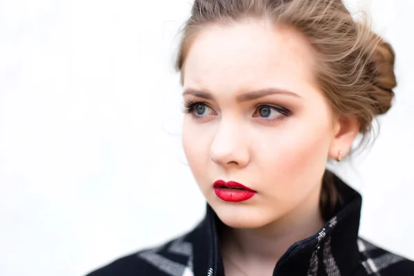 Portrait of a beautiful girl in high key against a white wall — Stock Photo, Image