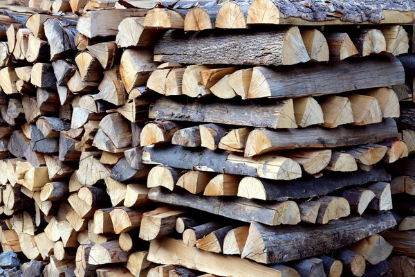 Pile de bois de chauffage coupé — Photo