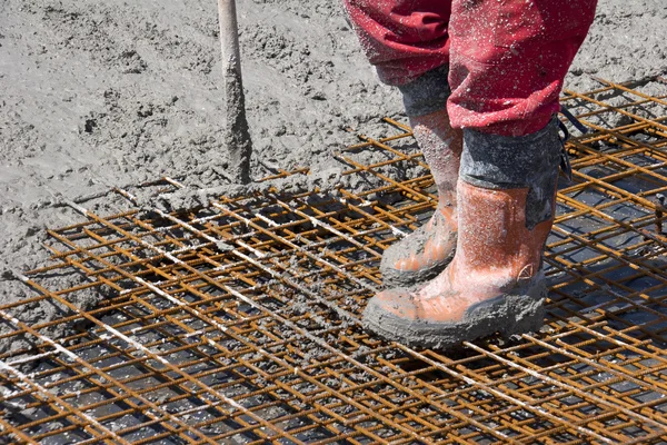 Betongarbeten vägen på bron — Stockfoto