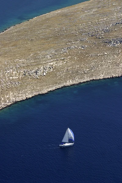 Sailing boat in Kornati archipelago — Stock Photo, Image