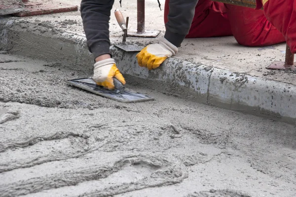 Betongarbeten vägen på bron — Stockfoto