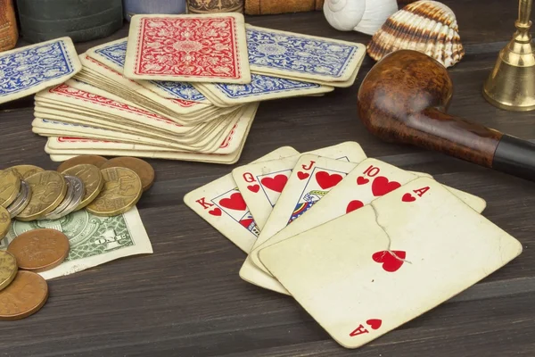Kartenspiel Poker. den gewonnenen Satz. königlicher Blitz im Poker. Glücksspiel um Geld. — Stockfoto