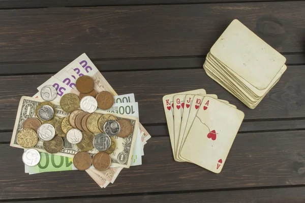 Juego de cartas de póker. El set ganador. Flash real en el póquer. Apostar por dinero . — Foto de Stock