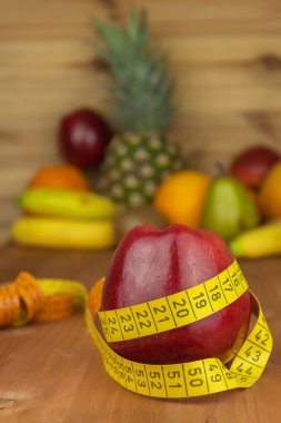 Meyve diyeti. Sağlıklı diyet gıda kavramı. Diyet sporcular için. Sağlıklı bir diyet sayesinde azaltılmış ağırlık.