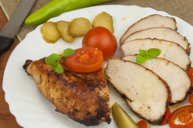 Sebzeli tavuk biftek. Izgara tavuk göğsü. Diyet et ızgara. Tavuk kızarmış biftek. 