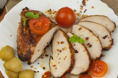 Sebzeli tavuk biftek. Izgara tavuk göğsü. Diyet et ızgara. Tavuk kızarmış biftek. 