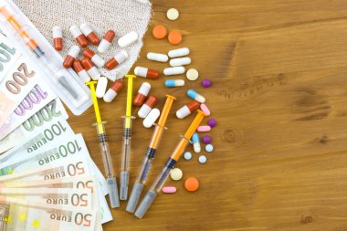 Para sağlık hizmetleri. Ödenen sağlık. Para hastalık ve yaralanmaları tedavisi için. Doktorlar Yurtiçi tasarruf.