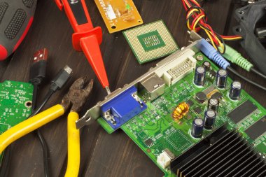 Tablo elektronik tamircisi. Ev bilgisayarı onarım. Masaüstü dağınıklığı elektronik tamircisi. Birden çok bilgisayar geri dönüşüm. Elektronik parça satışı.