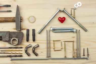 Ailesi için bir ev inşa. Küçük bir ev inşa etmeyi planlıyor. Genç bir ailemiz için bir ev tasarımı mimar. Çivi ve vida evden. Bina için gerekli. Bir ev yapımı ile ilgili fikirler.