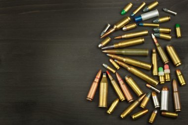 Mühimmat yeni tip. Türleri ve farklı kalibre kurşunlar. Bir silah sahibi hakkını. Silah ve mühimmat satışı.