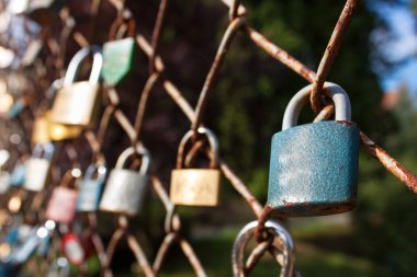 Yeni sembol sevgi ve mutluluk. Kilit ve kalp. Kalp anahtarıdır. Kilitli aşk. Ruhların uyum.