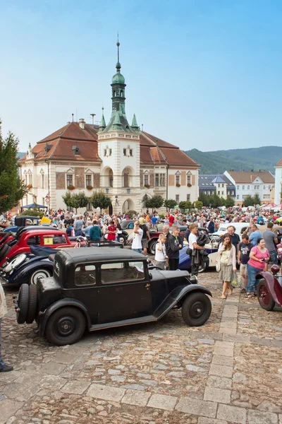 TISNOV, CZECH REPUBLIC - SEPTEMBER 3, 2016:  The traditional meeting of fans of vintage cars and motorbikes. An exhibition of old cars in the town square of Tisnov. Detail of veteran cars — Stock Photo, Image